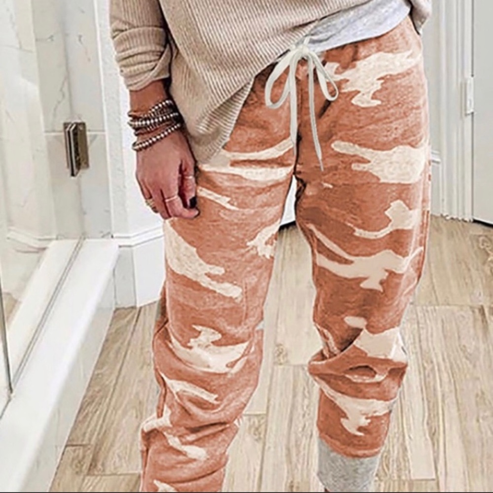 CAMO PRINT KNIT JOGGERS PEACH / ORANGE - Picture 1 of 11